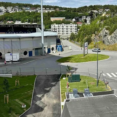 Toppleilighet Med Utsikt, Sentralt I Alesund!