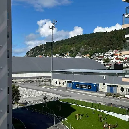 Toppleilighet Med Utsikt, Sentralt I Alesund! דירה *