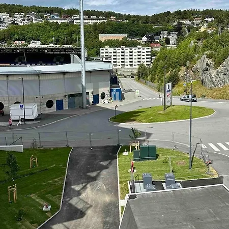 Toppleilighet Med Utsikt, Sentralt I Alesund!