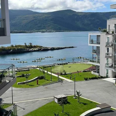 Apartment Toppleilighet Med Utsikt, Sentralt I Alesund! *