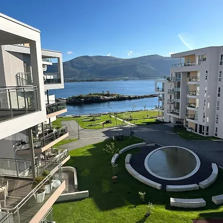 Apartment Toppleilighet Med Utsikt, Sentralt I Alesund! Alesund