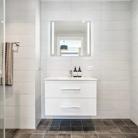 Apartment Toppleilighet Med Utsikt, Sentralt I Alesund! *