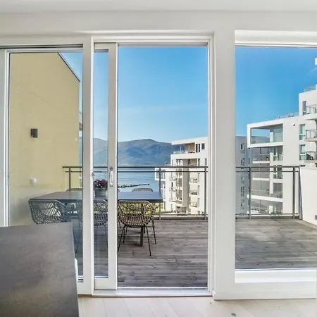 Toppleilighet Med Utsikt, Sentralt I Alesund! * Alesund