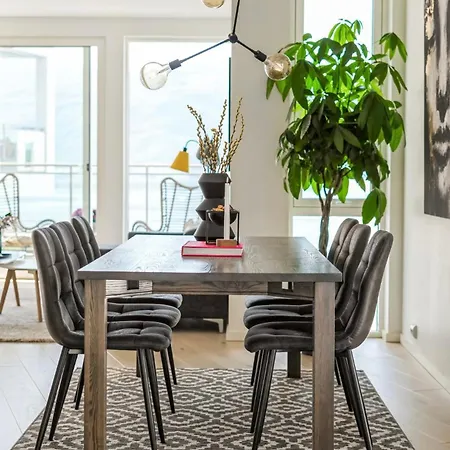 Toppleilighet Med Utsikt, Sentralt I Alesund!