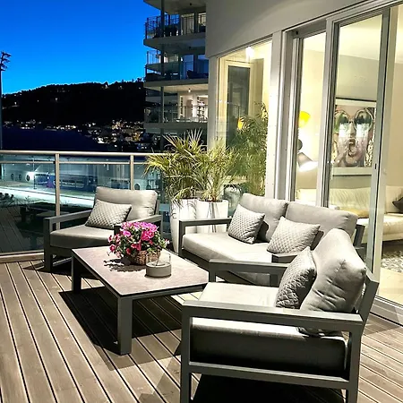 Apartment Toppleilighet Med Utsikt, Sentralt I Alesund!